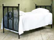 Cloverleaf Iron Daybed 